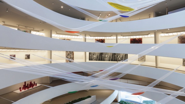 Gutai — グッゲンハイム美術館『Gutai: Splendid Playground』展示風景より引用